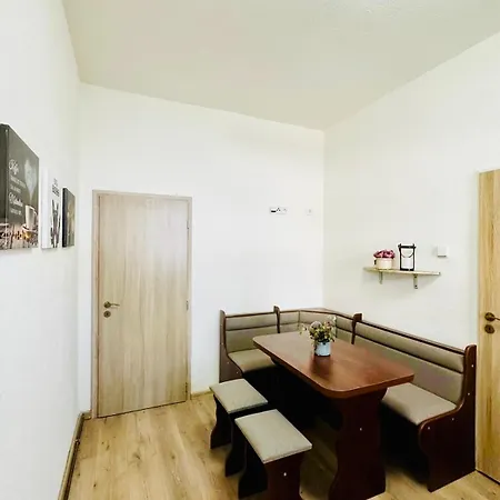 Modern Gem Near Center * Karlsbad