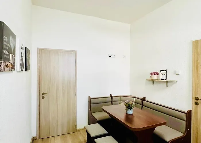 Modern Gem Near Center * Karlsbad